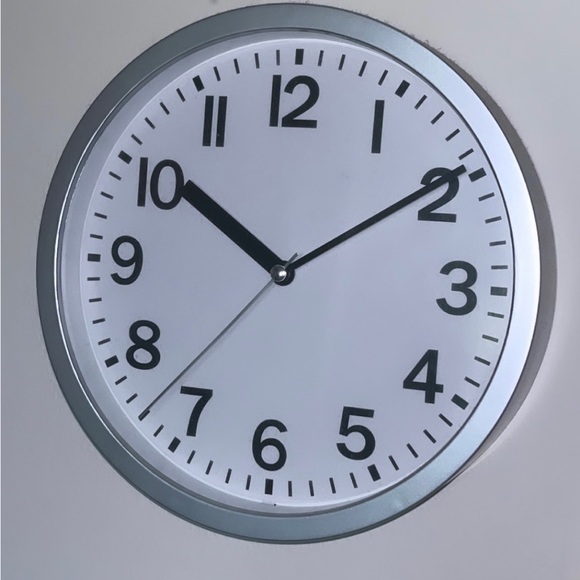 Clock ⏰❕🤍 - Picture 1 of 1